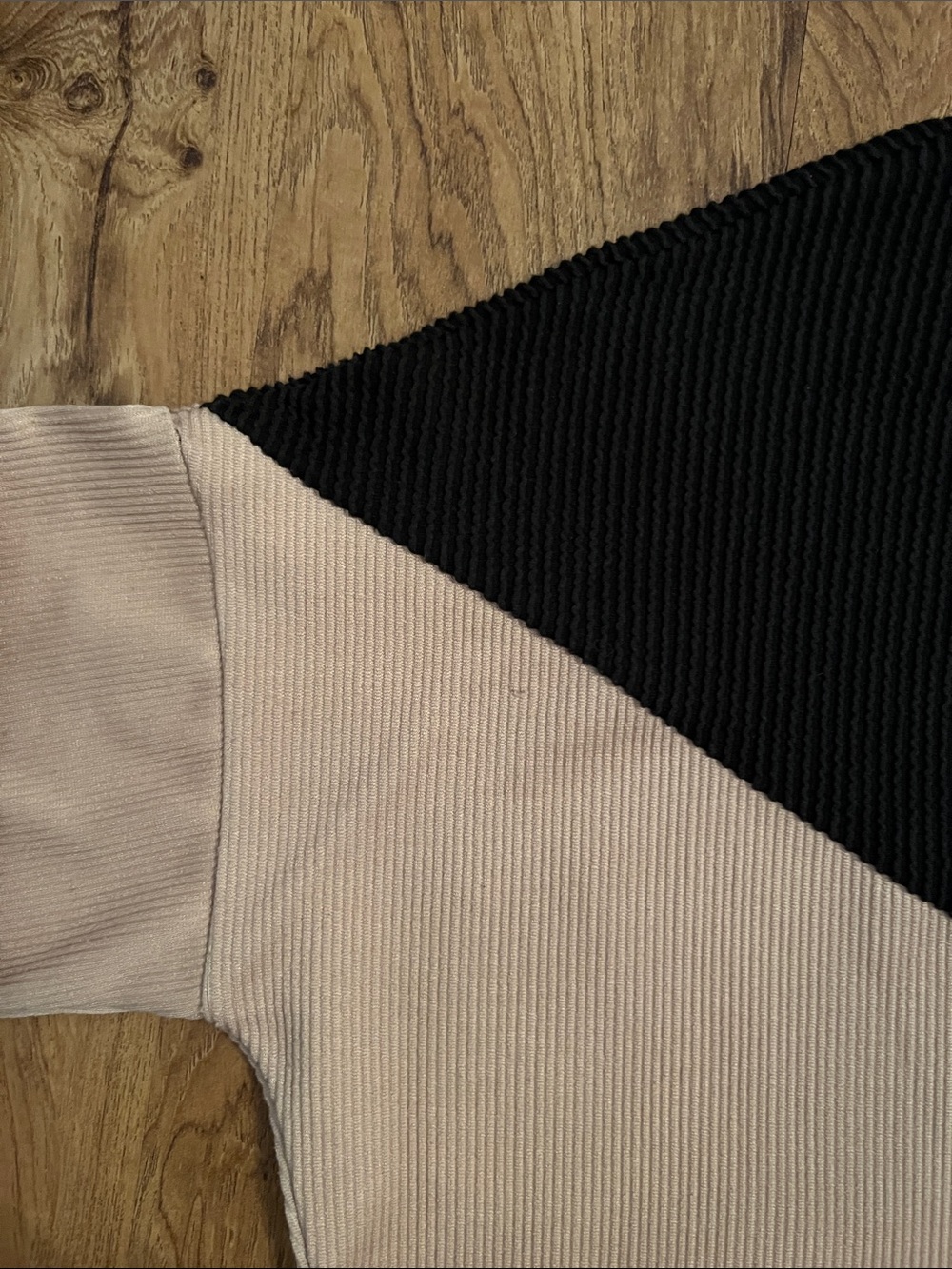 White Birch Oversized Long Sleeve Colorblock Top - Picture 8 of 8